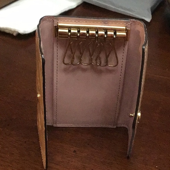 Louis Vuitton Rose Ballerine Vernis Multicles 6 Key/Card Holder - Picture 7 of 11